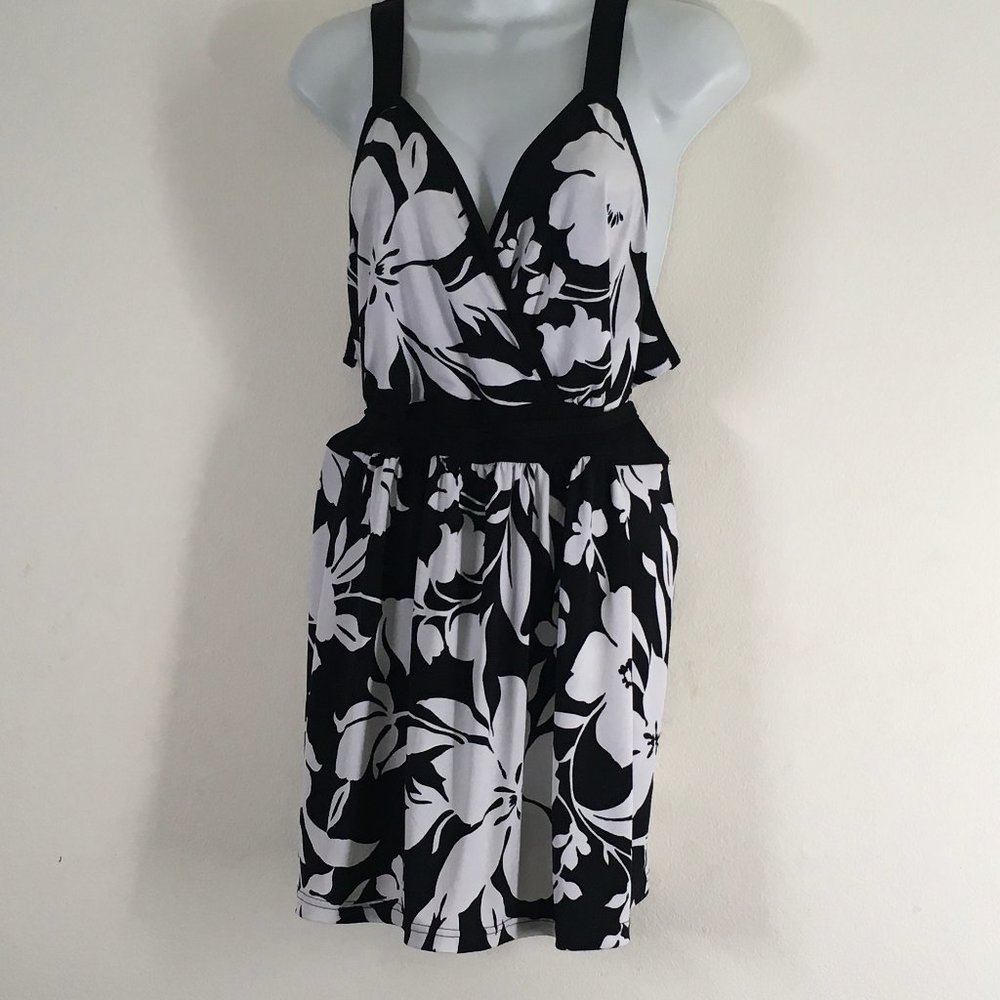 Savvy USA Black and White Floral Top